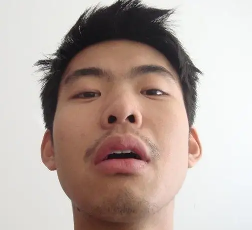 求丑男照片,看好不是帅的,要一组,年龄在18左右的,谢谢,急啊