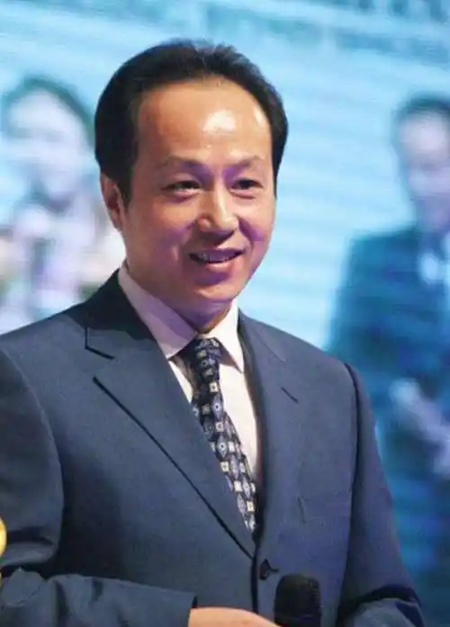 央视主持人邢质斌:和初恋丈夫相守49年,如今75岁的她过得怎样?