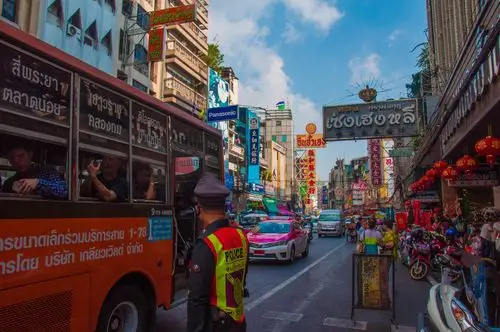 泰国的华人很好的和当地社会融合在了一起,不同文化共生交融出全新的