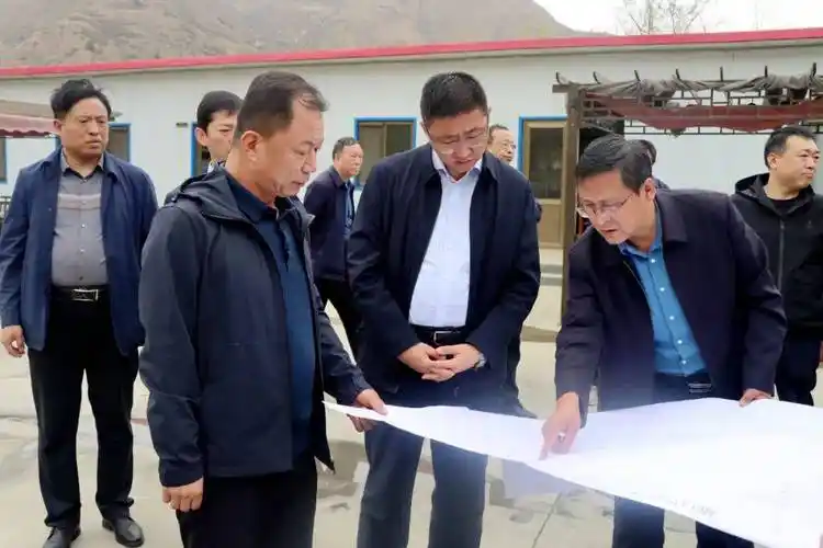 县委副书记,县长赵斌深入金方圆矿业有限公司,宗山矿业有限公司等企业