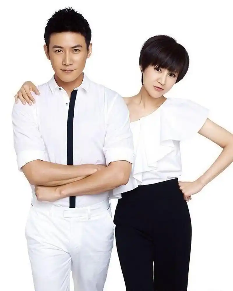 娱乐圈公认的模范夫妻: 01:刘德华朱丽倩 1986年,刘德华随香港明星