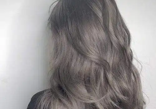 奶茶灰色头发是什么颜色需要漂吗