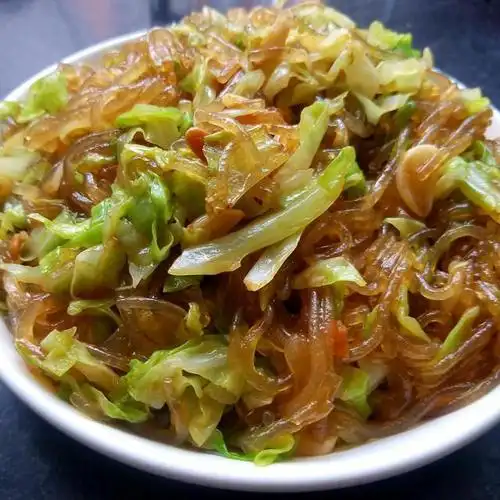 包菜炒粉条,鲜美下饭入味,十分钟就搞定
