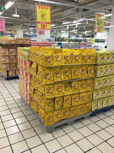 十字街店休闲食品爆款,支付宝专享,好丽友厂商周陈列图片