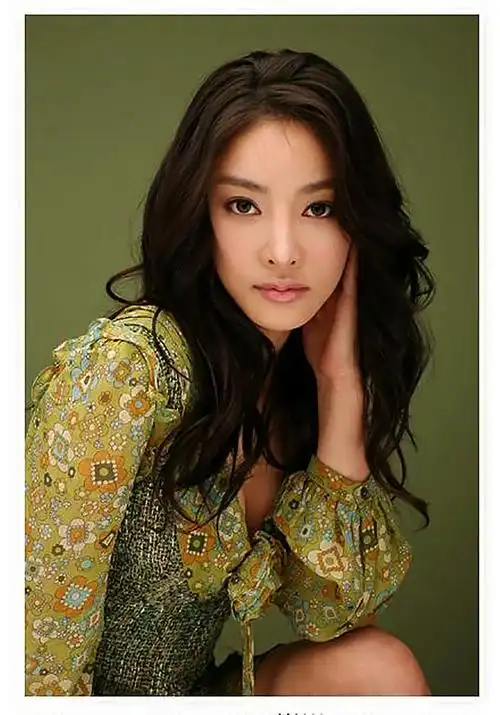 张紫妍三门齐开 多少男人在控制她细节被猜测