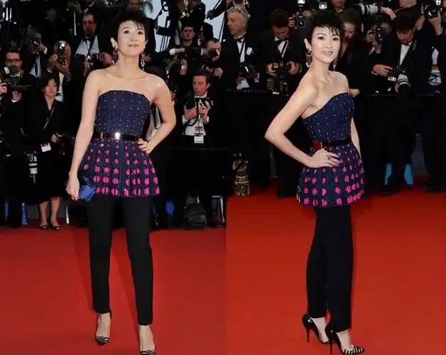 这是章子怡最不想看到的照片,穿超短裙和赵本山拥抱,却一脸嫌弃_黑色