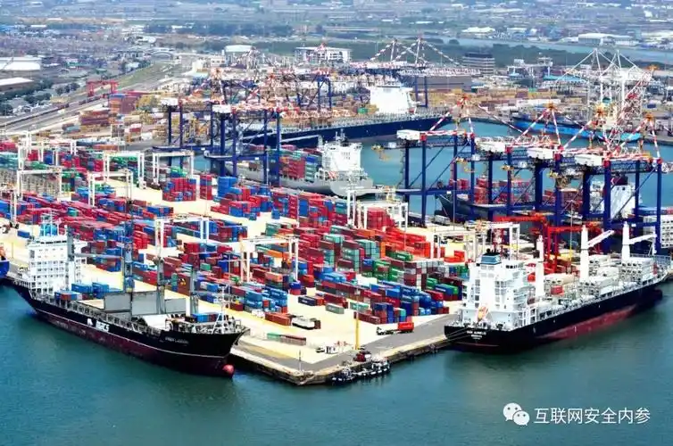 负责南非全国超六成运输量的德班港遇到严重阻塞问题,港口部门只能