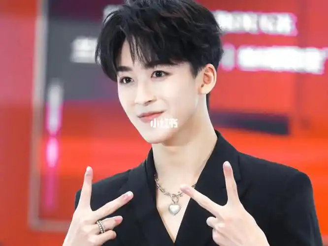 (你永远都是我的wink男孩)@何洛洛_ning#向全世界安利何洛洛  #宝藏