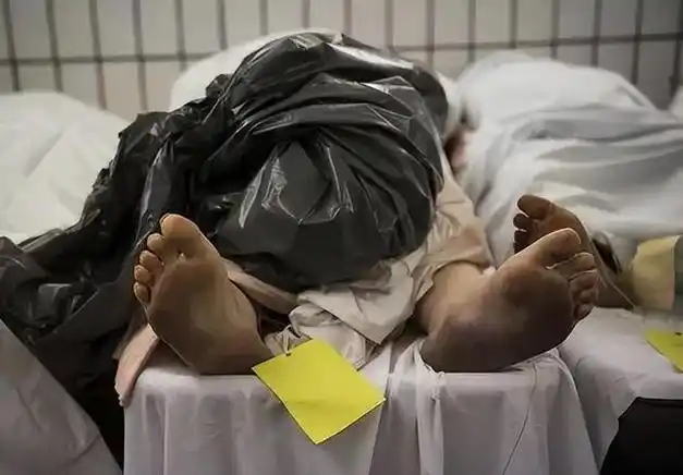 22岁恋尸癖男子强奸殡仪馆女尸监控拍下全过程馆长却视若无睹