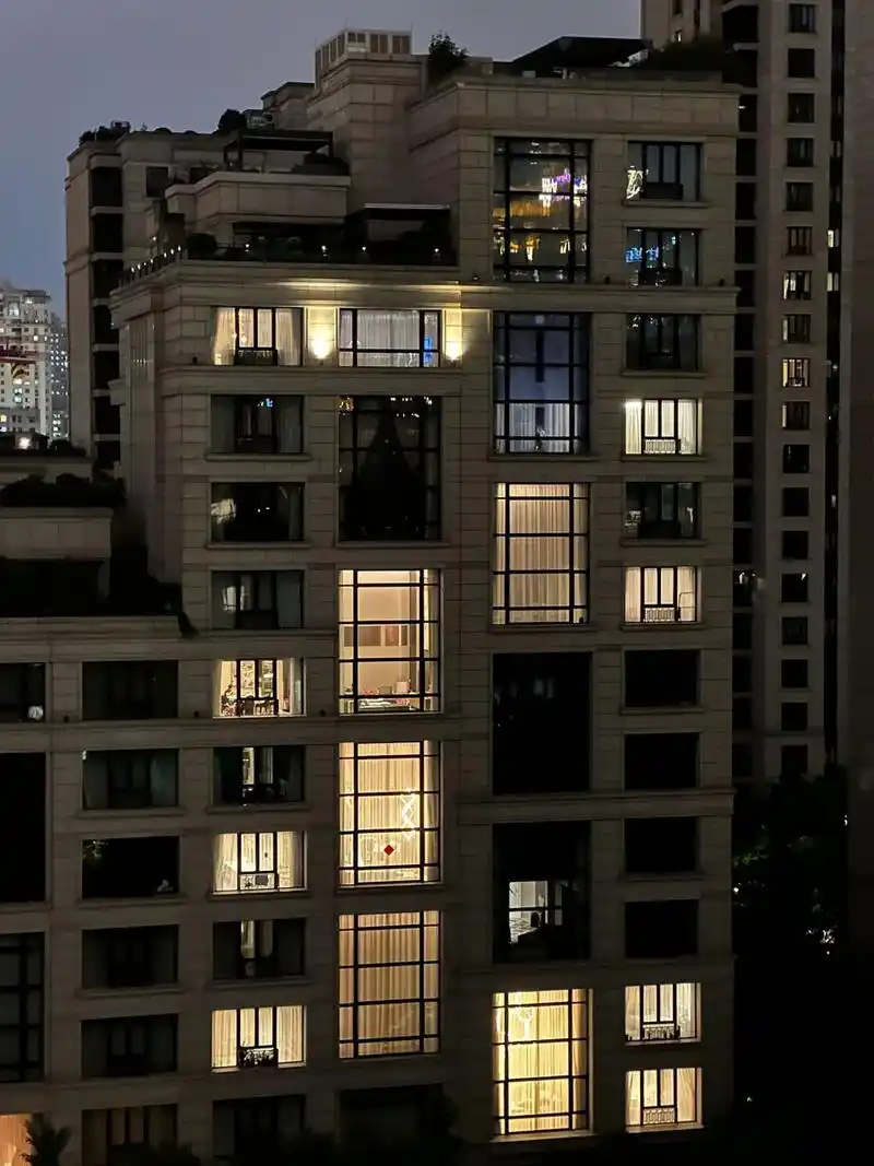 翠湖天地四期(隽荟)是新天地豪宅的风向标,小区最晚交付2020年,比