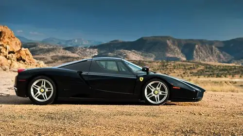 恩佐·法拉利的超级跑车黑色侧面图 壁纸 - 1366x768