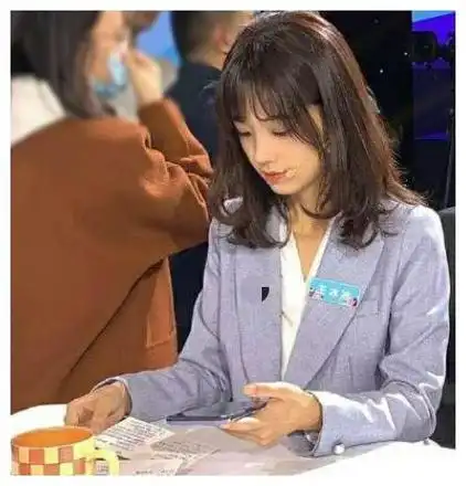 王冰冰甜美的气质和卓越的才能,打破了大众认为的漂亮