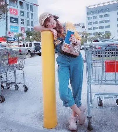 「南半球女王」称号的游戏实况主周荀日前也接受耳机线缠腰的挑战.