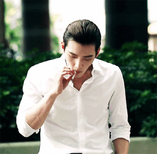 池昌旭吸烟帅气酷gif动图_动态图_表情包下载_soogif