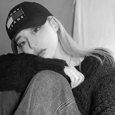 黑白高冷御姐真人头像图片