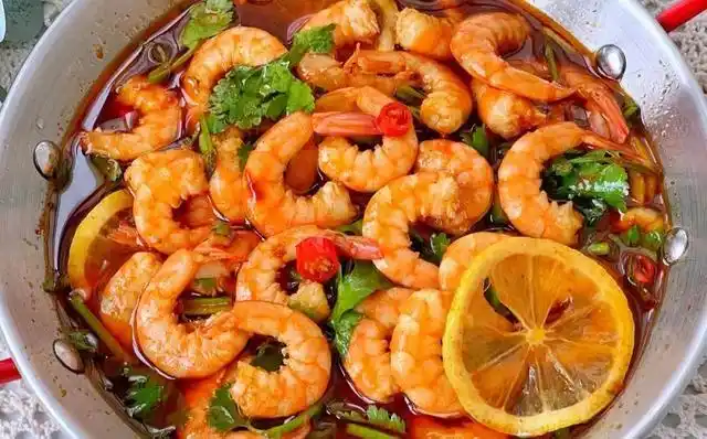 爽口,开胃的酸辣柠檬虾,自制只需简单的几步!家人吃了赞不绝口