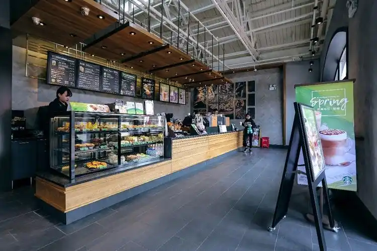 停业装修数日的星巴克于今日正式恢复营业啦!