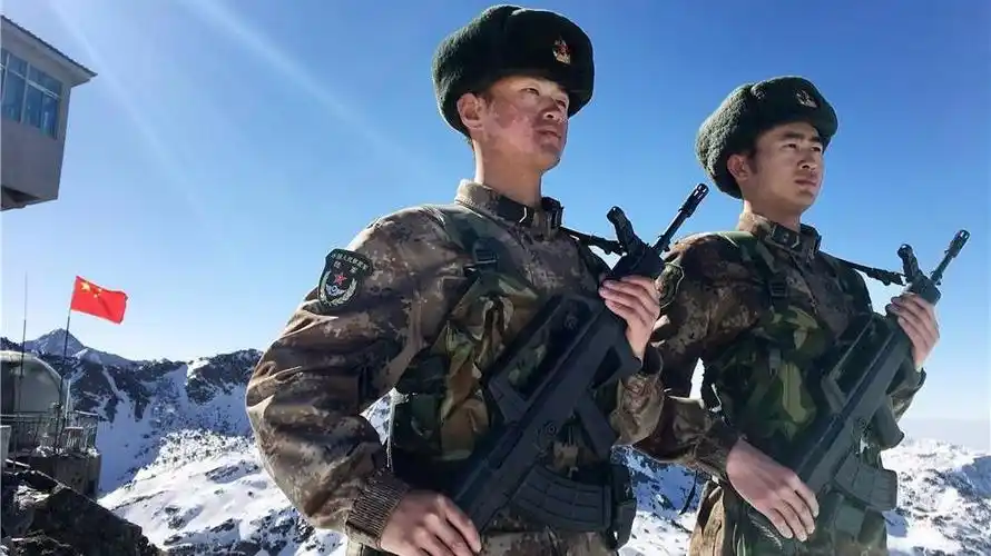 解放军战士再次与武警战士交接哨位,这一次你的眼泪会掉下来吗?