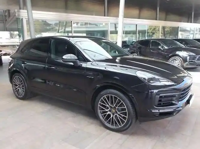 保时捷新款卡宴到店实拍!搭3.0t 电动机,配置更多更丰富