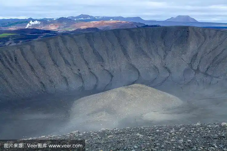 冰岛nverfjall myvatn死火山地区的黑色锥形火山口.火山坑.