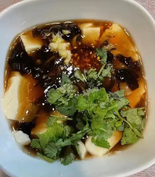 快冲以下是我自己的做法,我觉的卤汁味道跟国内的比较好吃的豆腐脑