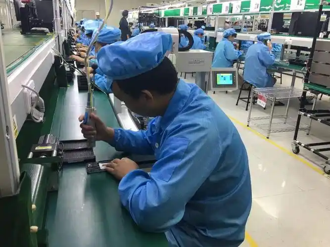 宜宾的手机生产车间而作为宜宾"无中生有"的新兴产业,宜宾计划要推动