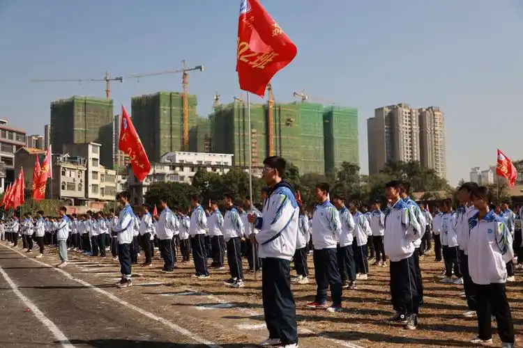 立德树人 , 自强不息——柳邕高中校园文化体育艺术节开幕式