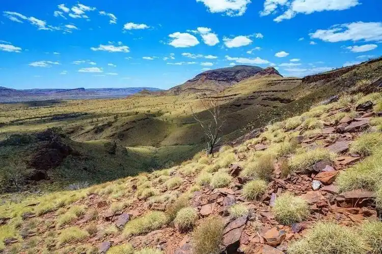 原创澳大利亚最缺山的大国发展一帆风顺土地太平其实也很可怕