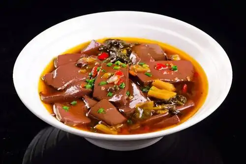 酸菜烩鸭血,下饭神器.