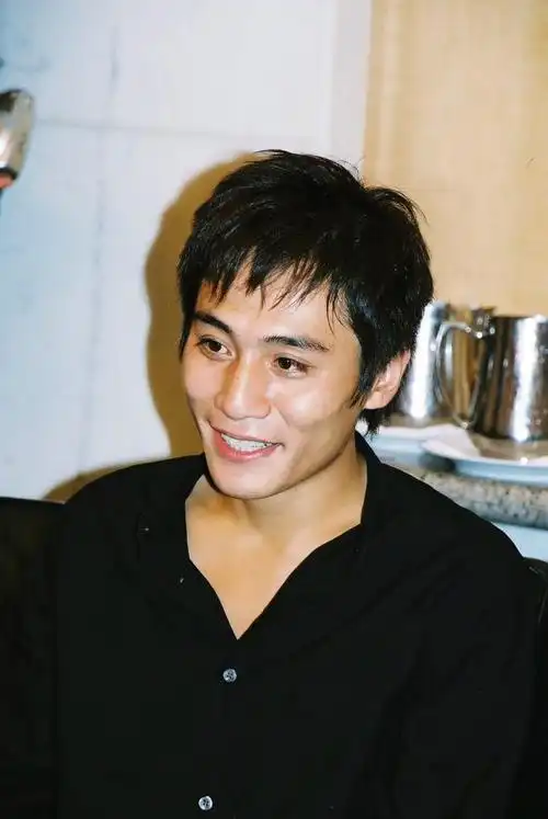 "盖世美男子"刘烨:从文弱小生到肌肉硬汉,靠健身改变身材