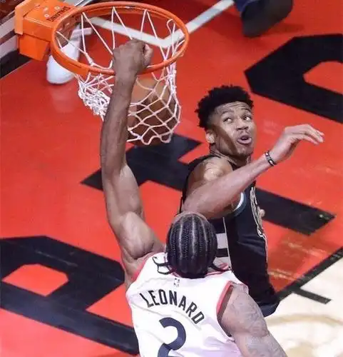 原创图解伦纳德肌肉进化史从麻秆到魔鬼筋肉人如今肩宽是洛瑞2倍