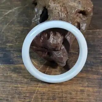 48号新疆罗布泊白色蛋白石手镯535117mm