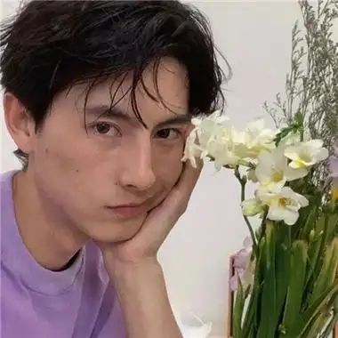 低调且潇洒的男生头像