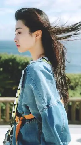 王嵛精美照,颜值清秀,优雅迷人,自信满满