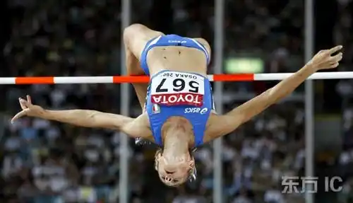 图文田径世锦赛女子跳高决赛马蒂诺涉险过杆