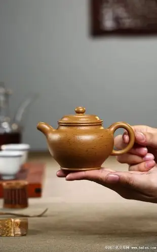 黄朱泥做的掇只壶