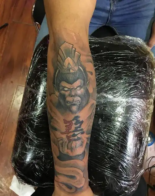 善恶猴纹身图片_臀部背部新传统new school纹身图案