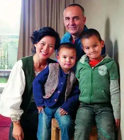 龚琳娜如此优秀,为什么会看上老罗__财经头条