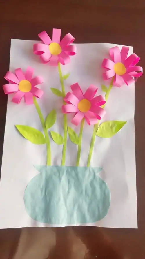 大柴旦中心幼儿园【抗击疫情 停课不停学】中二班创意手工《小花朵》