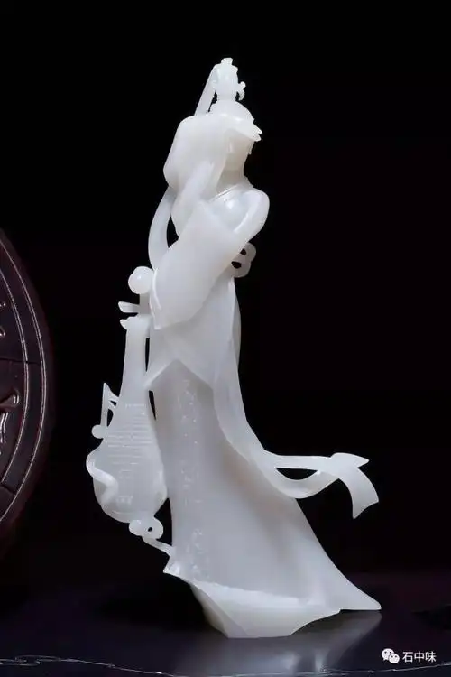 追梦沉浸玉雕行业20年的两位镇平美女玉雕师