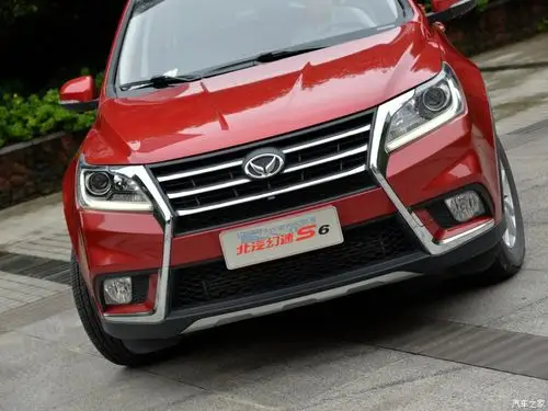 车标要理解为牛角,你开的不是一辆车,是一头车,怕个鬼 撞就是