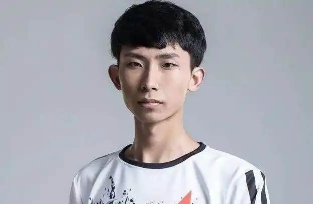 梦泪遇到特殊演员团战大招直接被打断事后一脸无奈都没办法举报