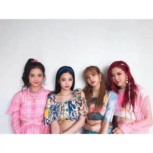 粉墨集体照#后台合影