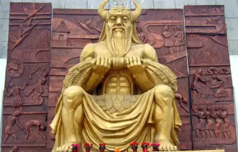 宝鸡炎帝塑像头长犄角很荒诞