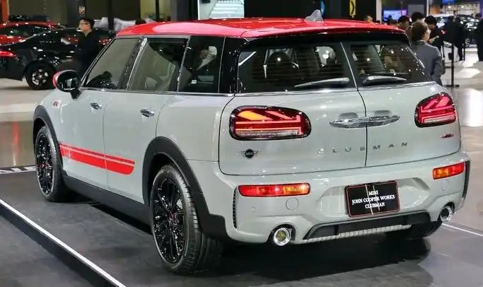 最强宝马mini来啦!2.0t动力爆发306马力,空间比铃木吉姆尼宽裕