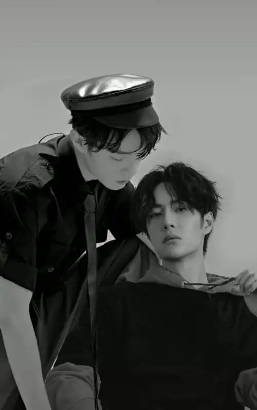 "王一搏咬牙切齿的说道,然后走进厨房,拿了两个碗和勺子出来.