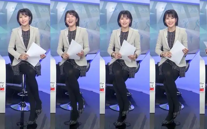 周悦珊超短裙厚黑丝主持体育世界20190315广体黑丝出镜第一人