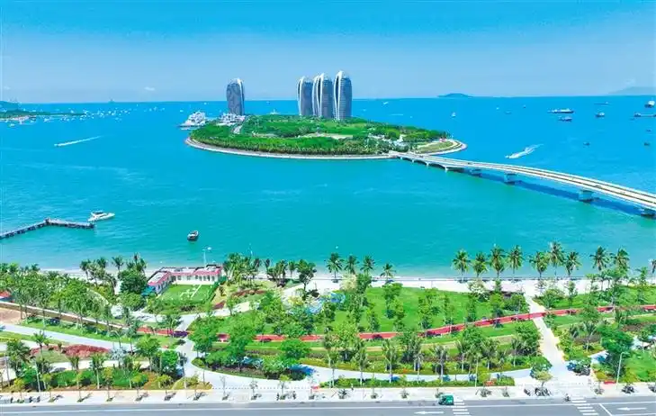 海南三亚凤凰岛桥头公园展新姿_海口网