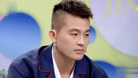 欧豪16岁上艺校后,觉得自己挺幸运,遇到不少好的导演和制片人