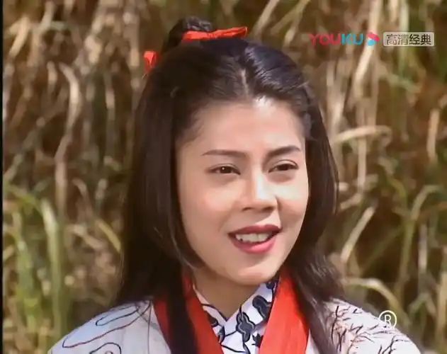 梁艺龄的双眼皮是不是割的